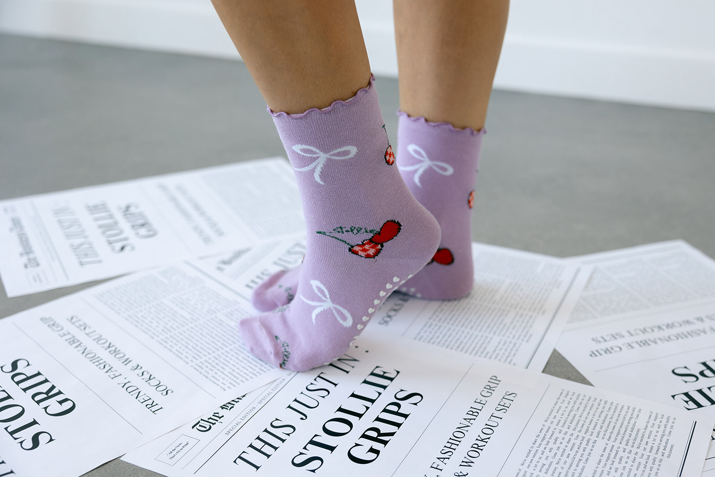 PILATES GRIP CREW SOCK | CHERRY CHIC