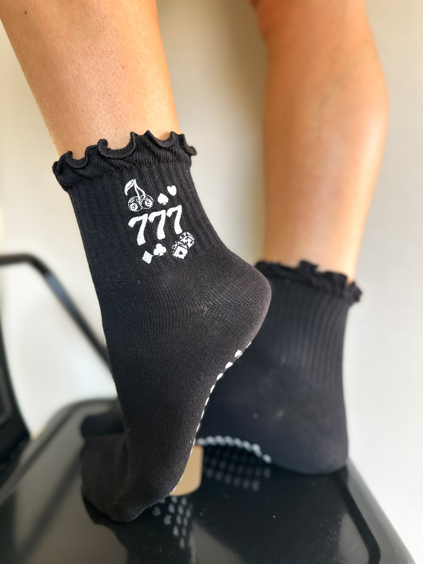 PILATES GRIP CREW SOCK | FEELIN' LUCKY