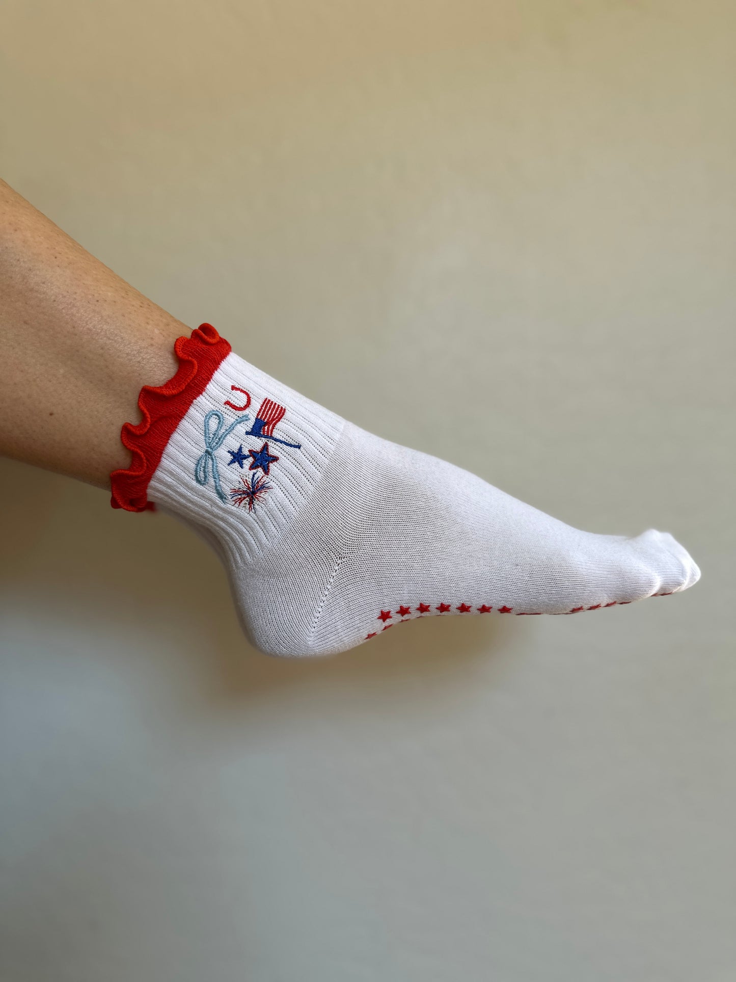 PILATES GRIP CREW SOCK | STAR SPANGLED AMERICAN GIRL